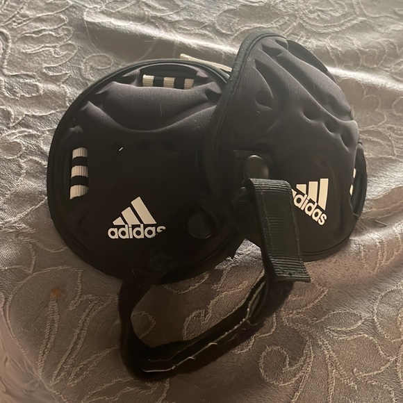 Adidas youth wizard wrestling ear guard. - Picture 2 of 3